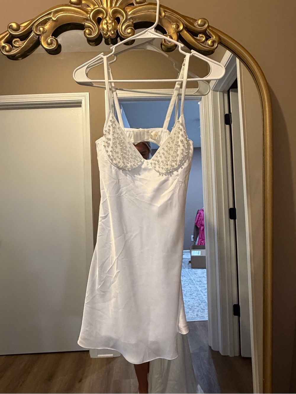 Cassidy Pearl-Sleeve Bridal Robe in White by Therobe - Picture 4 of 4